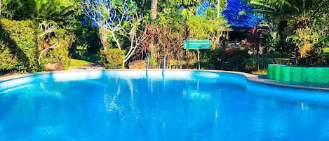 Chambre Familiale | Piscine | Piscine extérieure