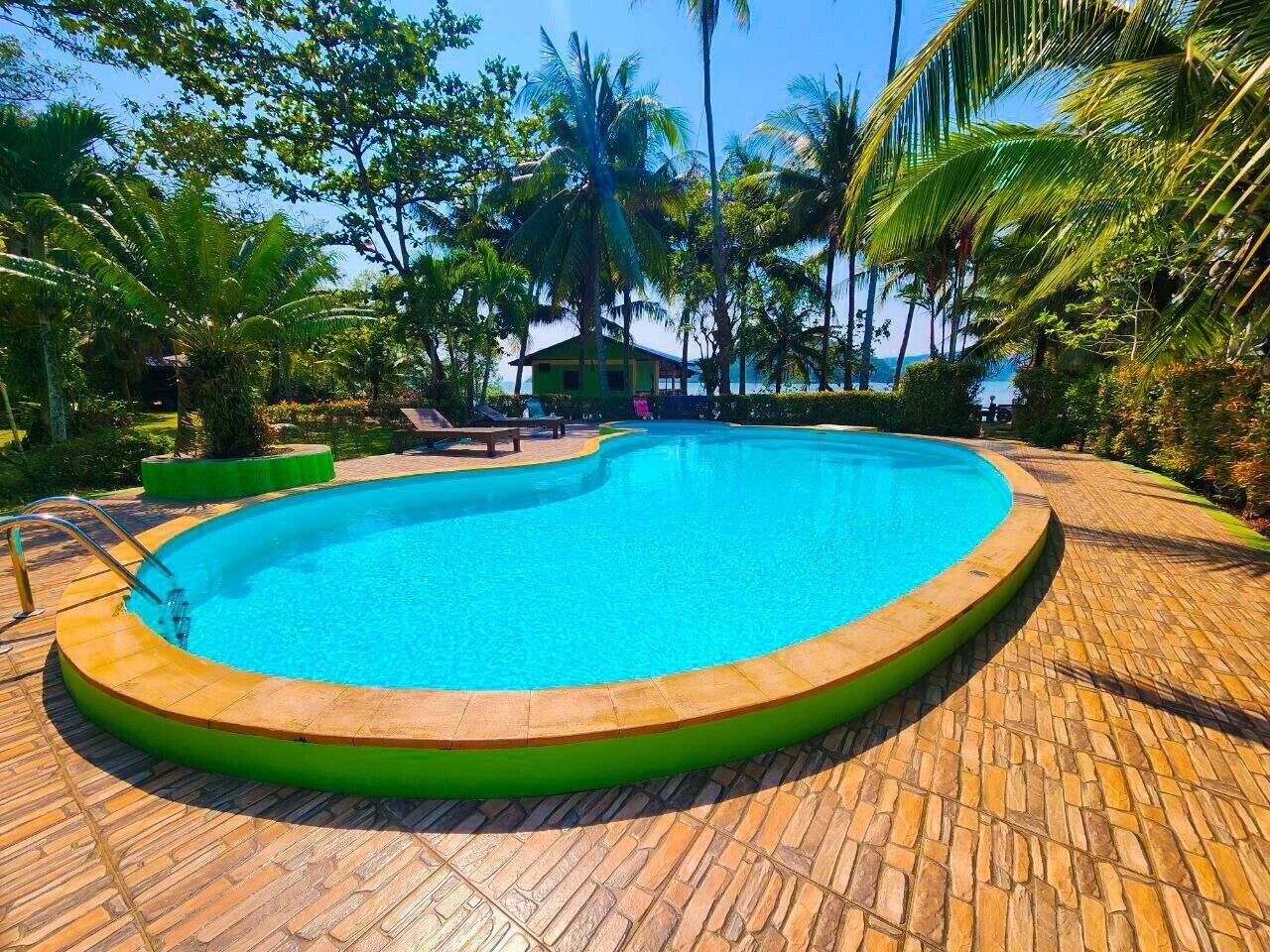 Kolam renang outdoor