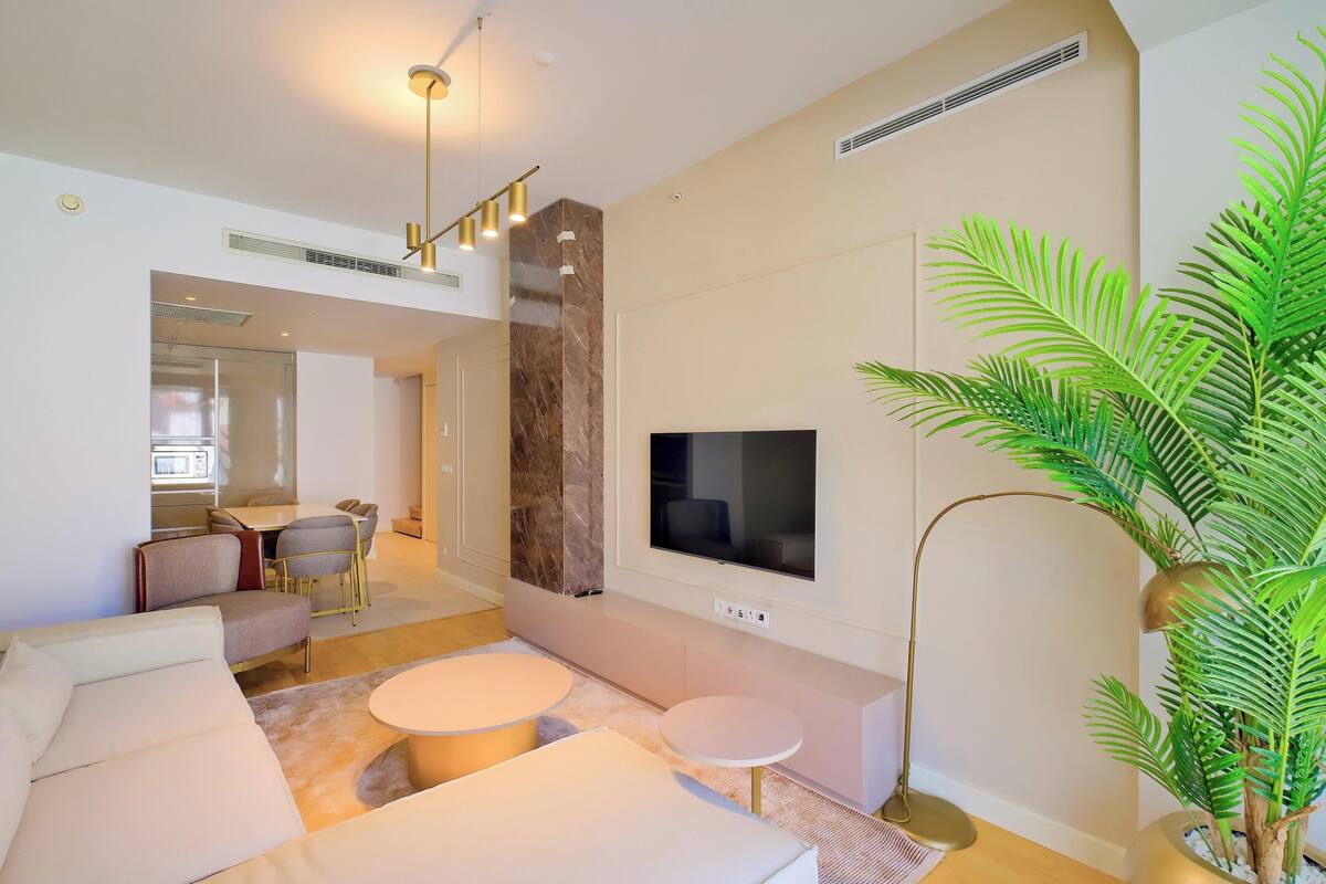 Deluxe Apartment, 3 Bedrooms | 2 bedrooms, premium bedding, in-room safe, soundproofing