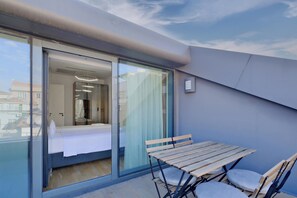 Apartamento luxo, 3 quartos | Terraço/pátio