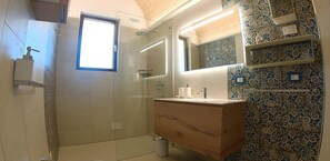 Shower, hair dryer, bathrobes, slippers - Villa Agata (Lido Marini)