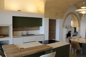 Fridge, microwave, oven, stovetop - Villa Agata (Lido Marini)