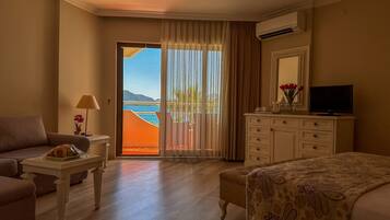 Minibar, bed sheets