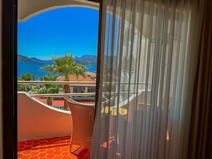 Minibar, bed sheets - Hawaii Hotel (Marmaris)