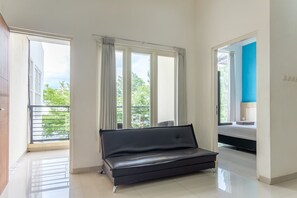 Signatur-villa | Opholdsområde | 32-tommers LCD-tv med digitale kanaler, tv