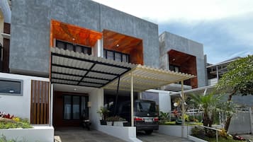 Fachada de la propiedad