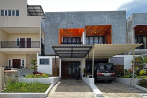 Front of property - TwoSpaces Living at Panorama Villas Batu (Batu)
