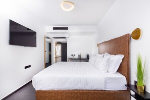 Minibar, coffre-fort, bureau, rideaux d’obscurcissement