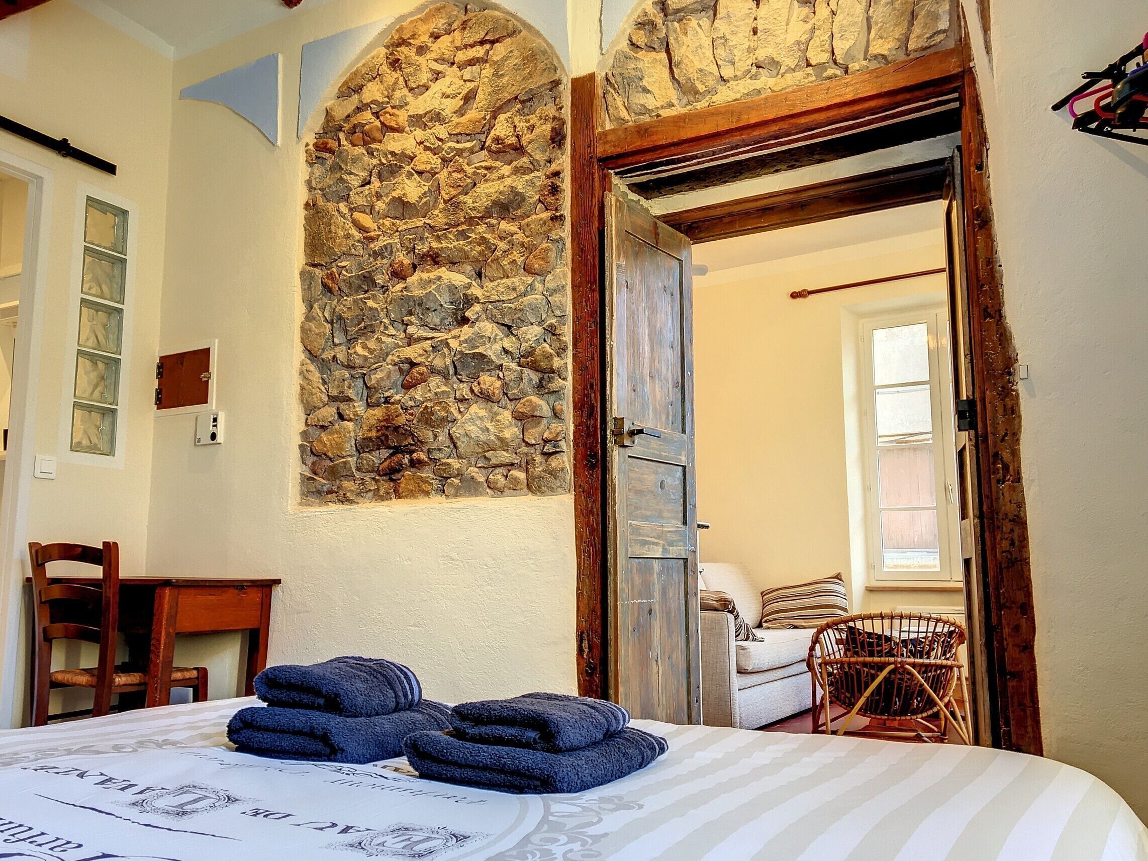 Wifi gratis y ropa de cama