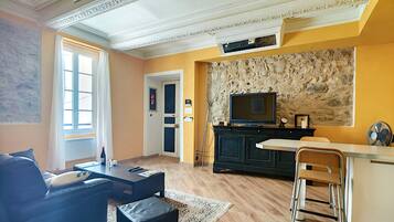 Appartement Familial | Coin séjour | Télévision à écran plat, lecteur de DVD