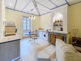 Apartment, Garden View | Private kitchen | Mini-fridge, microwave, stovetop, coffee/tea maker