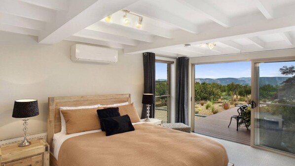 3 bedrooms, desk, iron/ironing board, free WiFi