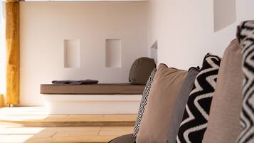 Superior Suite, Sea View, Infinity Private Pool | Living area