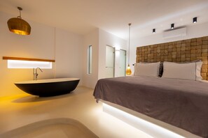 Minibar, in-room safe, desk, soundproofing - Utopia Suites by Anna Platanou - Adults only (Paros)