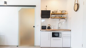 Superior Apartment, Kitchen, City View | Private kitchen | Fridge, microwave, stovetop, dishwasher - Altstadt Apartments  (Woerth am Main)