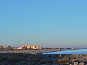 Una spiaggia nelle vicinanze