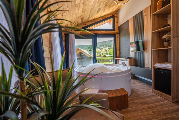 华丽客��房 | 迷你吧、客房内保险箱、免费 WiFi、床单