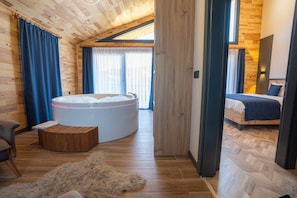 Deluxe-Zimmer | Minibar, Zimmersafe, kostenloses WLAN, Bettwäsche