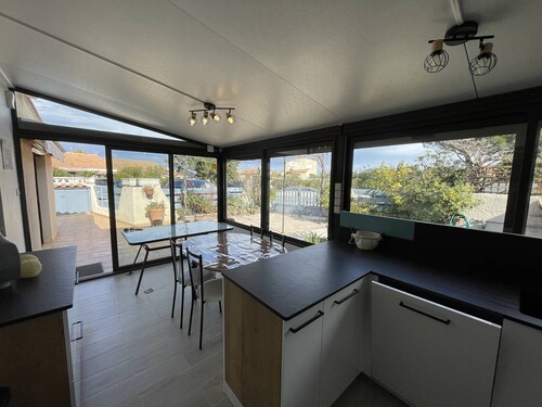 Charmante Villa T3 Climatisée avec Véranda, Terrasse et Jardinet - Proche Plage et Commerces