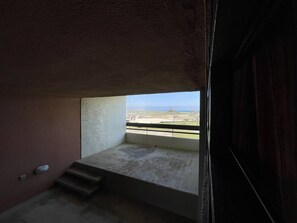 Interior - Beachfront Apartment, Ocean View, 2 Rooms, 5 Guests, Secure Parking, Pets Welcome (Saint-Cyprien)