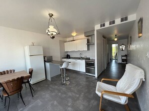 Refrigerador, microondas, parrilla de estufa y lavavajillas 