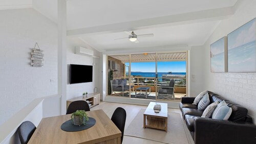 Pacific Breeze 11 Beach views in Blue Bay