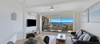 Pacific Breeze 11 Beach views in Blue Bay