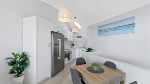 Dining - Pacific Breeze 11 Beach views in Blue Bay (Blue Bay)