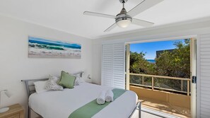 2 bedrooms, iron/ironing board, bed sheets - Pacific Breeze 11 Beach views in Blue Bay (Blue Bay)