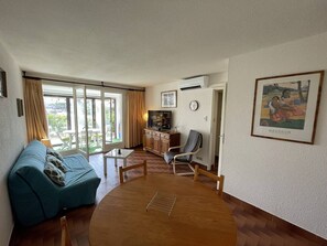 TV - Calm 2BR with terrace, AC and parking near beach (Saint-Cyprien)