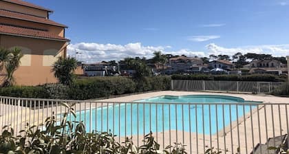 Charmante Wohnung für 4 Personen, nahe Strand und Jachthafen, mit Pool und Tennisplatz