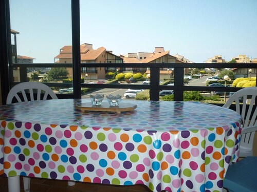 Seaside Apartment with Pool, Tennis, Parking – Sleeps 4, Steps from Beach and Marina