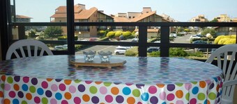 Seaside Apartment with Pool, Tennis, Parking – Sleeps 4, Steps from Beach and Marina