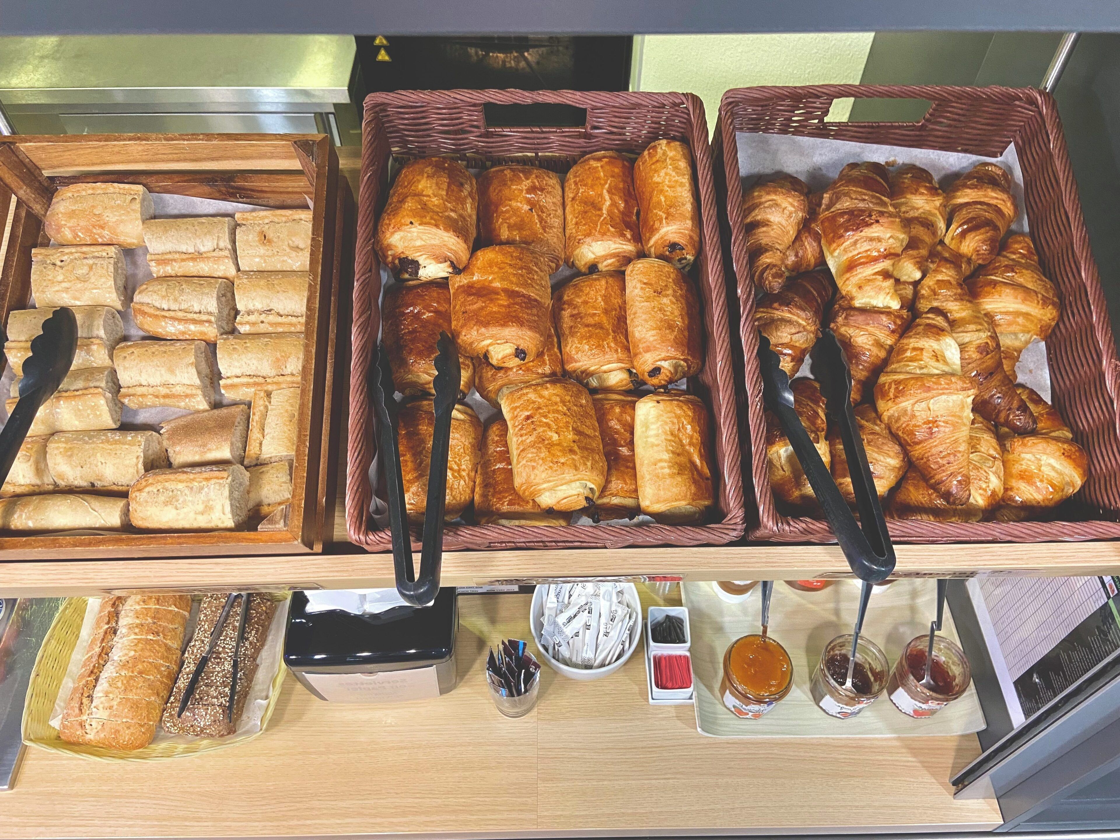 فطور أوروبي يوميًا مقابل رسوم