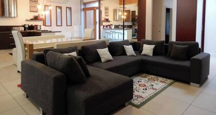 Modern house + wooden house that can accommodate 23 people.