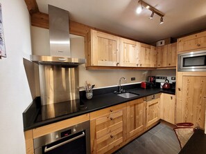 Kühlschrank, Mikrowelle, Ofen, Geschirrspüler
