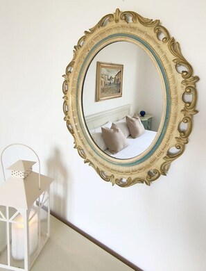 2 slaapkamers, een strijkplank/strijkijzer, reisbedje, gratis wifi