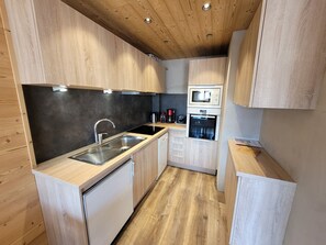 Kühlschrank, Mikrowelle, Ofen, Geschirrspüler