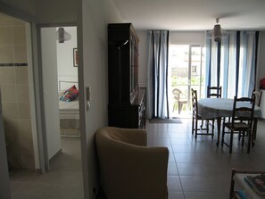 Interior - Elevated Villa with Terrace, Garden & Garage - A/C & Sleeps 6 (Saint-Cyprien)