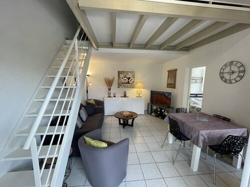 Charming 3-Room Villa with Mezzanine, Pool, Tennis, Near Beach & Port in Saint Cyprien