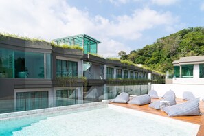 2 kolam renang outdoor