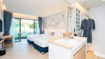 Deluxe Twin with Pool view | 1 sovrum, gratis produkter i minibar och värdeförvaringsskåp på rummet
