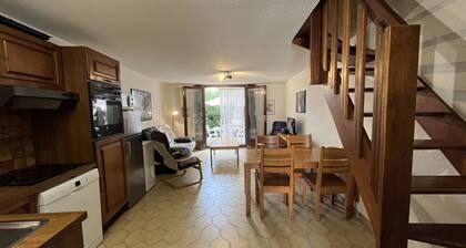 Gemütliches Ferienhaus mit Pool, 500m vom Strand, 6 Pers., Terrasse, Parkplatz, Haustiere erlaubt