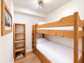 Room - Cozy central apartment, 1 en suite bedroom, balcony, near amenities (Les Gets)