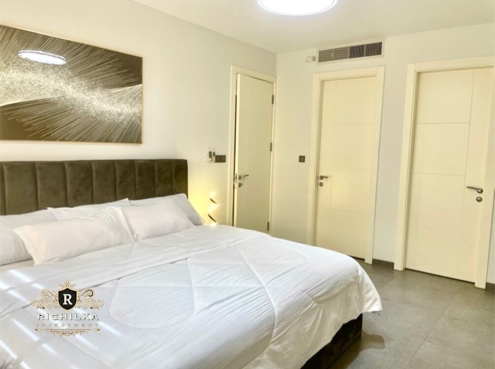 3 habitaciones, tabla de planchar con plancha, wifi y ropa de cama 