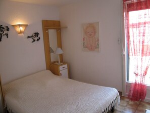 2 bedrooms