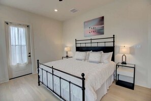 4 bedrooms, iron/ironing board, WiFi, bed sheets