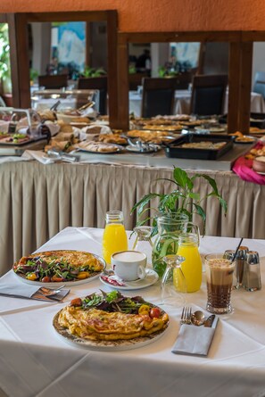 Breakfast meal - Arahova Inn Hotel (Distomo-Arachova-Antikyra)