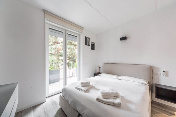 1 bedroom, iron/ironing board, internet, bed sheets