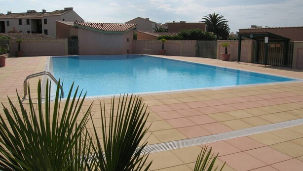 Pool - Charming Villa with Terrace, Near Beach, Pool Access - Sleeps 6 (Saint-Cyprien)